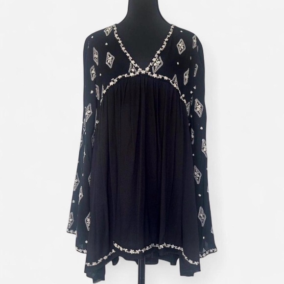 Free People Black and White Diamond Embroidered Boho Tunic - NWOT/Size Small - Picture 2 of 6